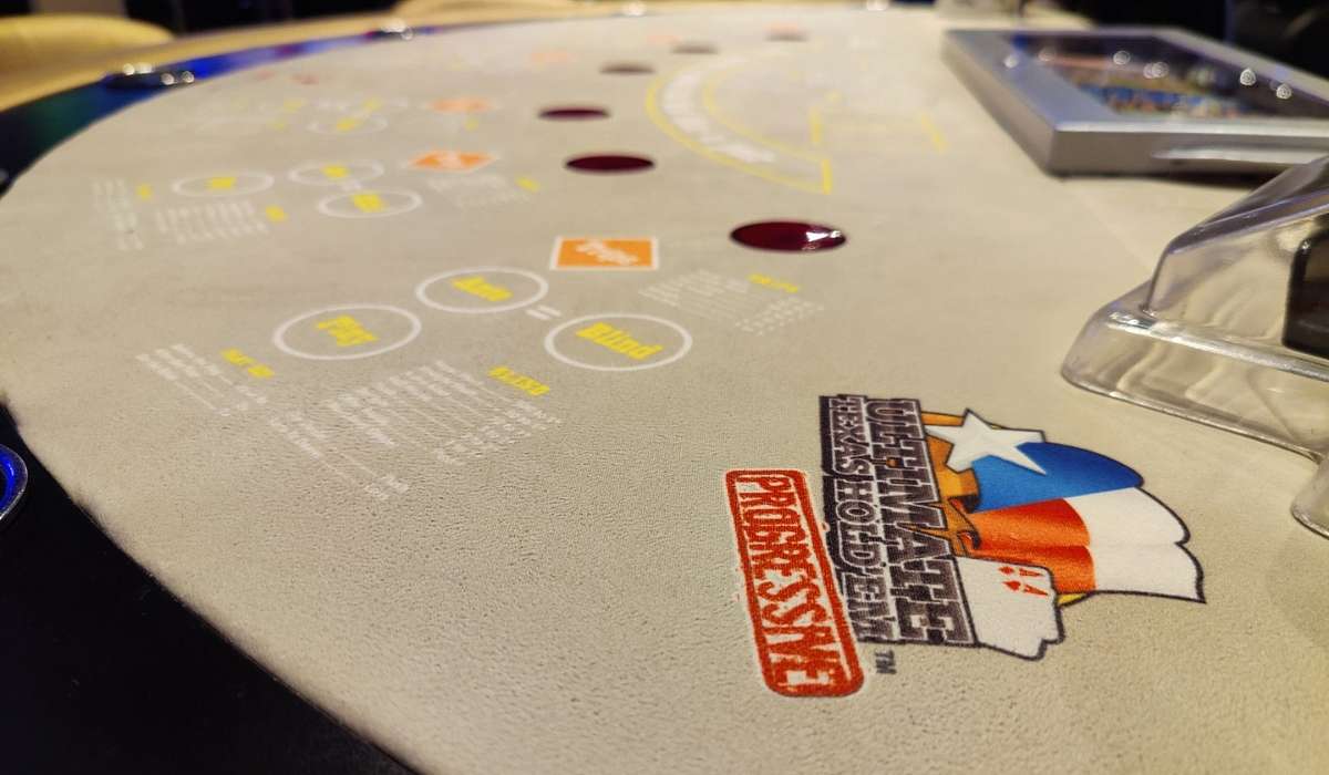 Ultimate Texas Hold'em at VIAGE